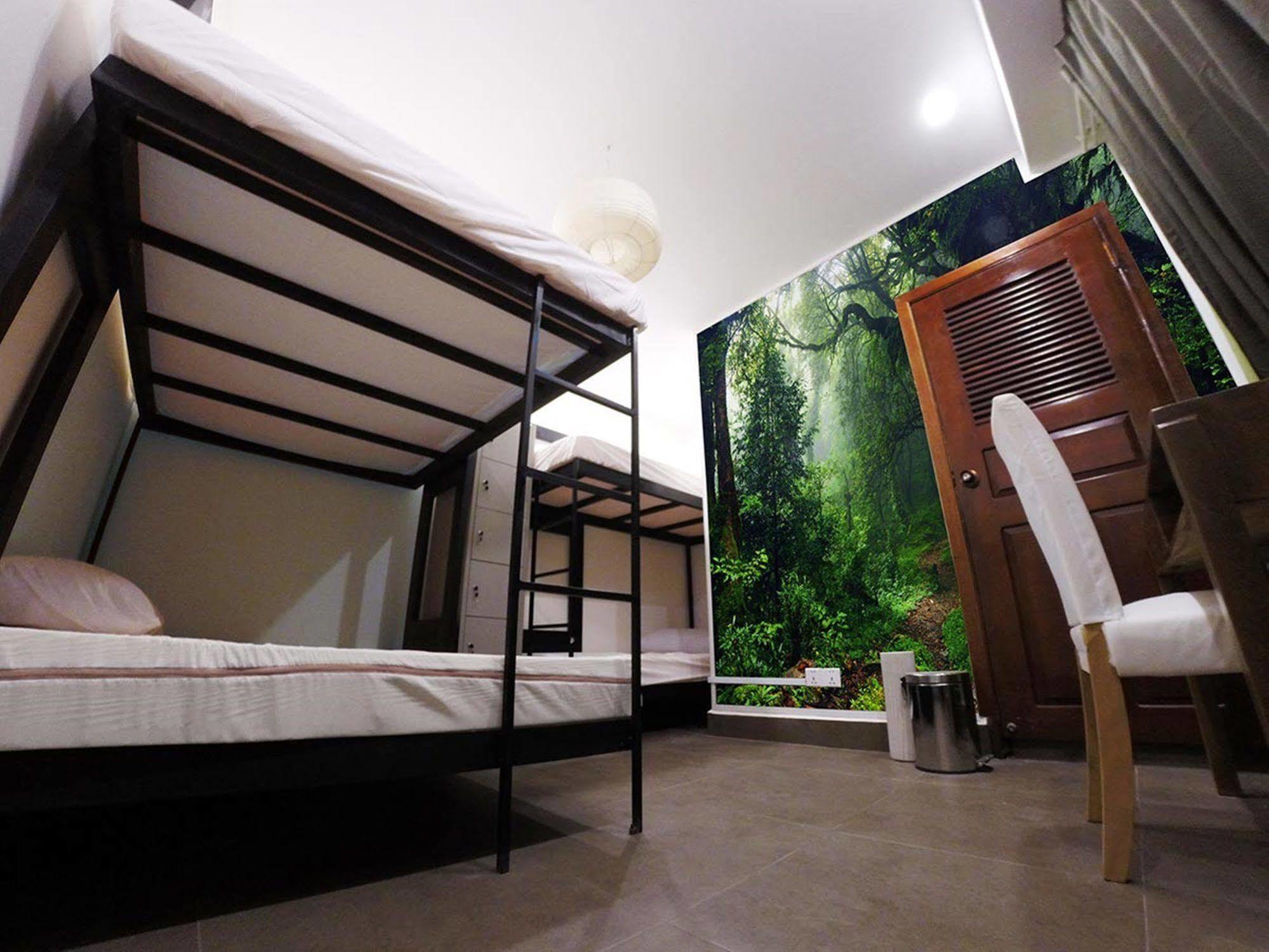 Aura Thematic Hostel Phnom Penh Exterior foto